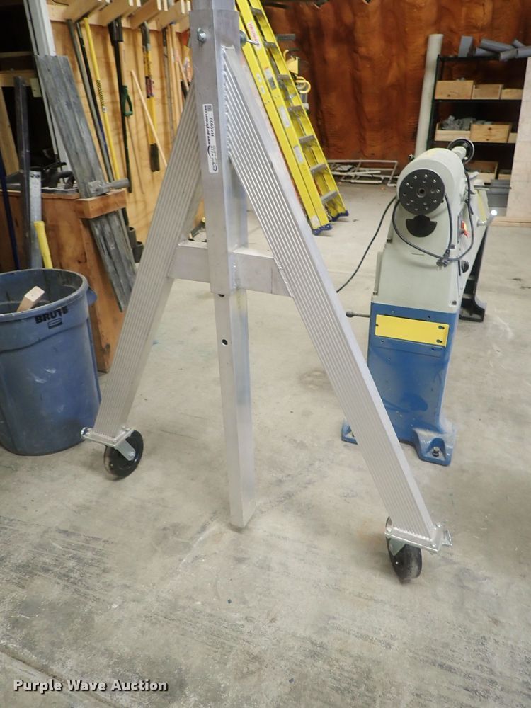 image for item HK9922 Dayton aluminum gantry crane