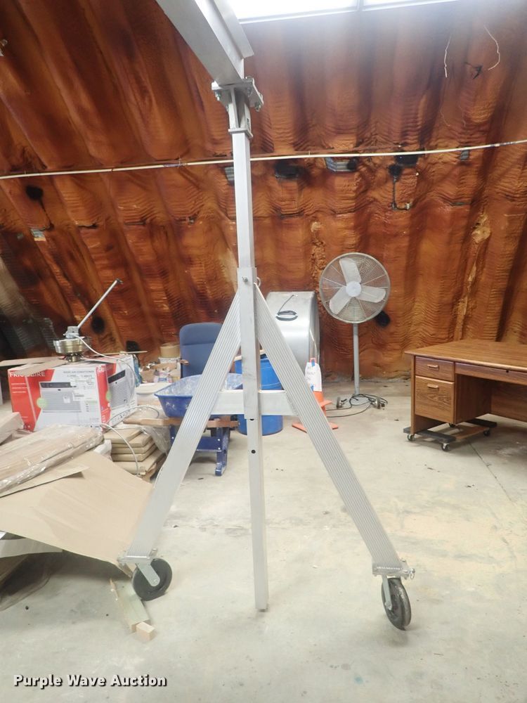 image for item HK9922 Dayton aluminum gantry crane