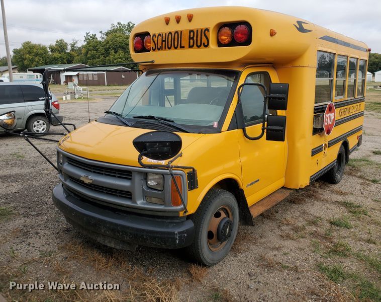 image for item HO9539 1998 Chevrolet Blue Bird  school bus
