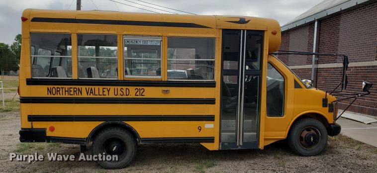 image for item HO9539 1998 Chevrolet Blue Bird  school bus