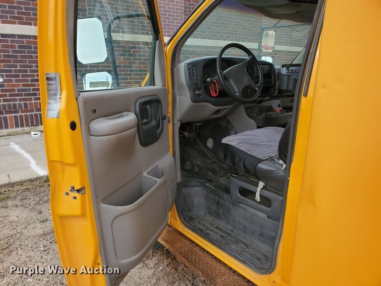 image for item HO9539 1998 Chevrolet Blue Bird  school bus