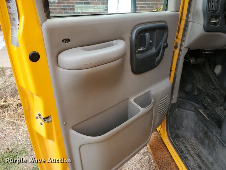 image for item HO9539 1998 Chevrolet Blue Bird  school bus