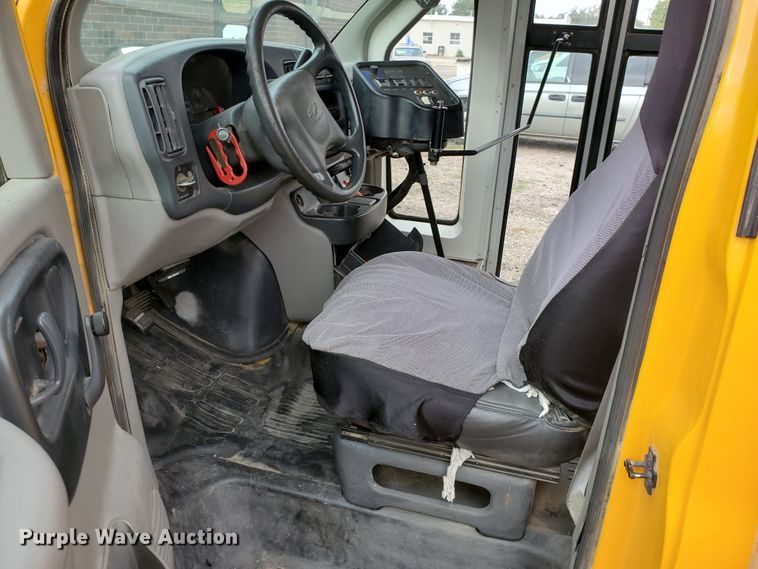 image for item HO9539 1998 Chevrolet Blue Bird  school bus