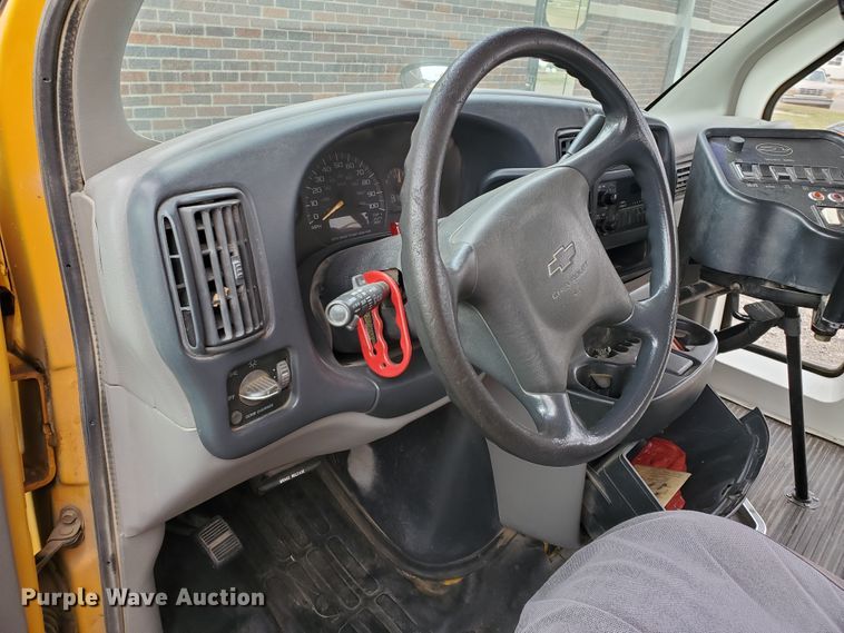 image for item HO9539 1998 Chevrolet Blue Bird  school bus