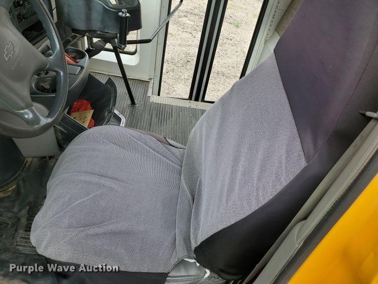 image for item HO9539 1998 Chevrolet Blue Bird  school bus