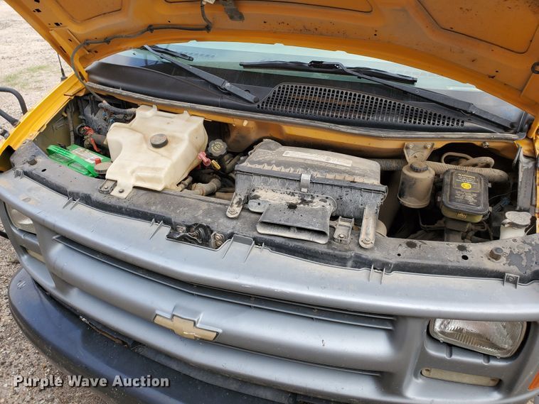 image for item HO9539 1998 Chevrolet Blue Bird  school bus