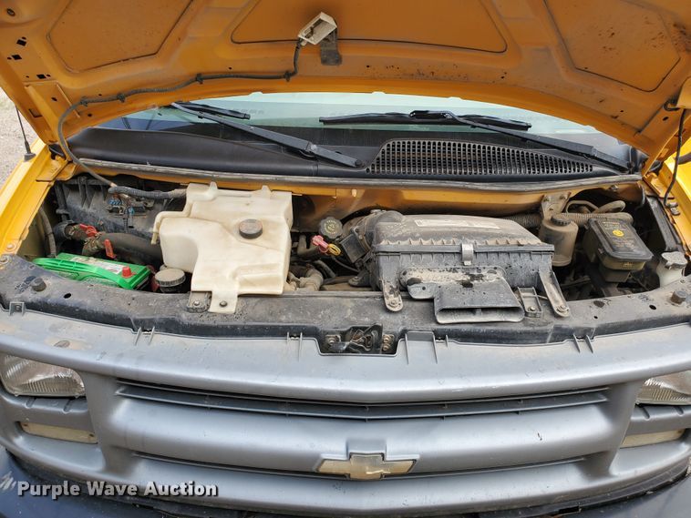 image for item HO9539 1998 Chevrolet Blue Bird  school bus