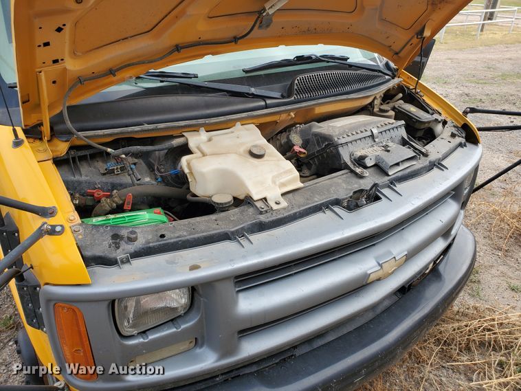 image for item HO9539 1998 Chevrolet Blue Bird  school bus