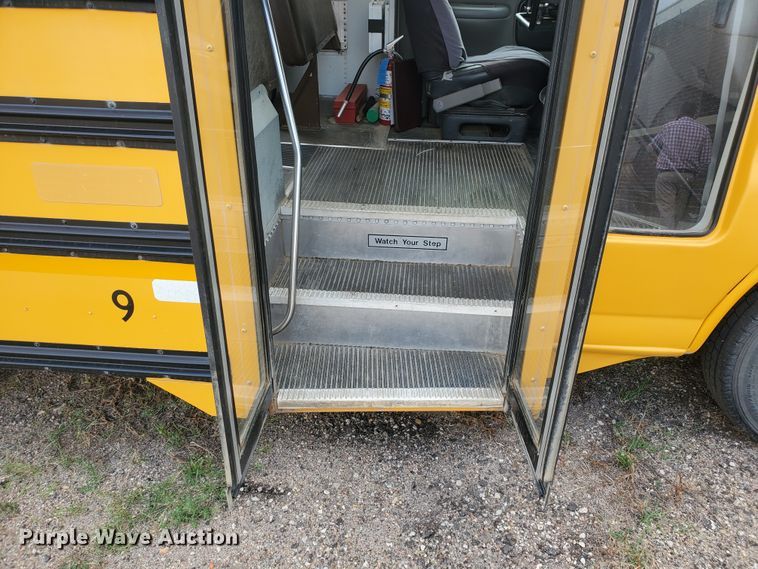 image for item HO9539 1998 Chevrolet Blue Bird  school bus