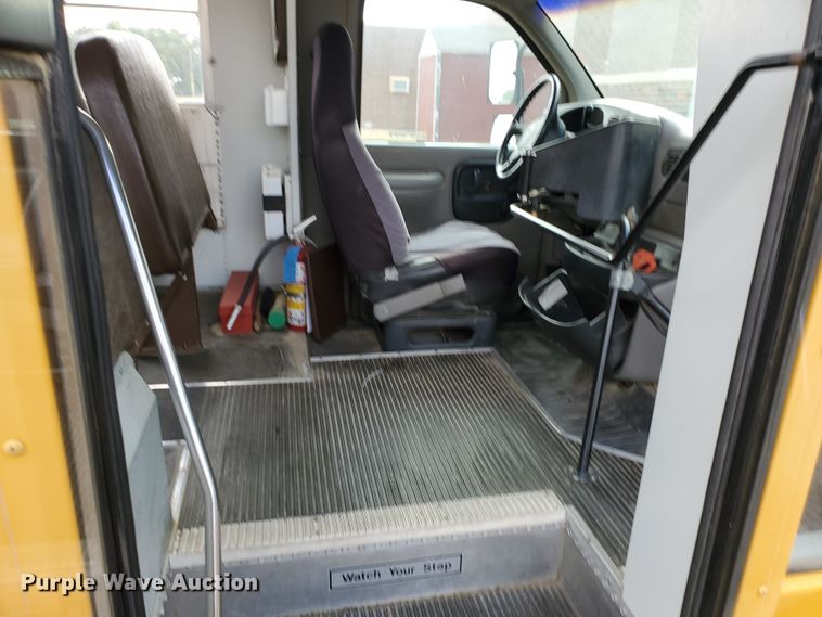 image for item HO9539 1998 Chevrolet Blue Bird  school bus