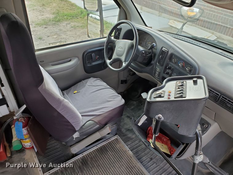 image for item HO9539 1998 Chevrolet Blue Bird  school bus