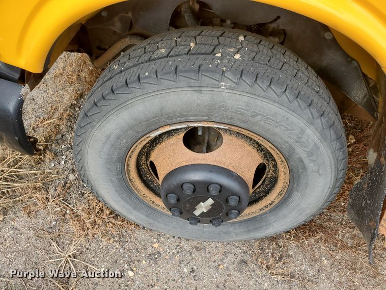 image for item HO9539 1998 Chevrolet Blue Bird  school bus