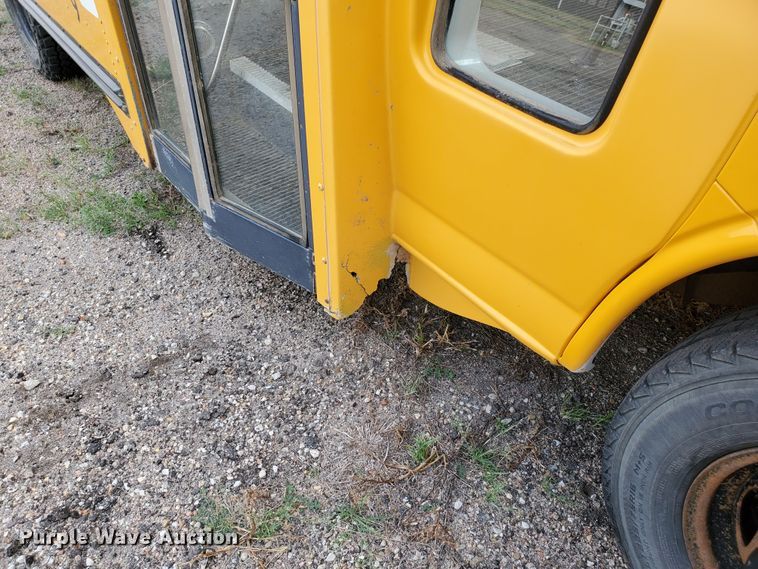 image for item HO9539 1998 Chevrolet Blue Bird  school bus
