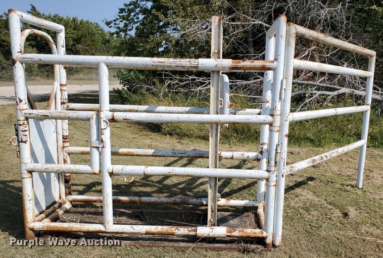 image for item HO9561 Horse veterinary stall