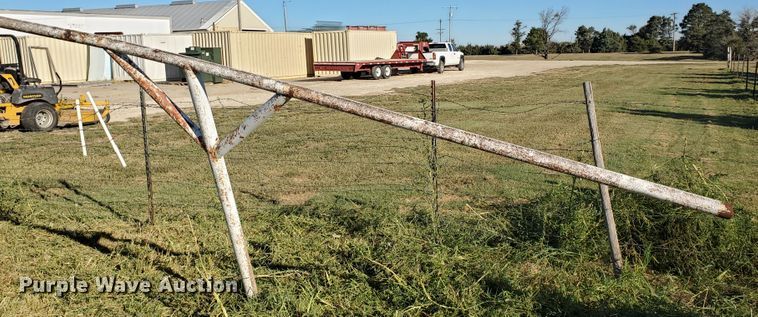 image for item HO9614 (4) metal livestock shed frames