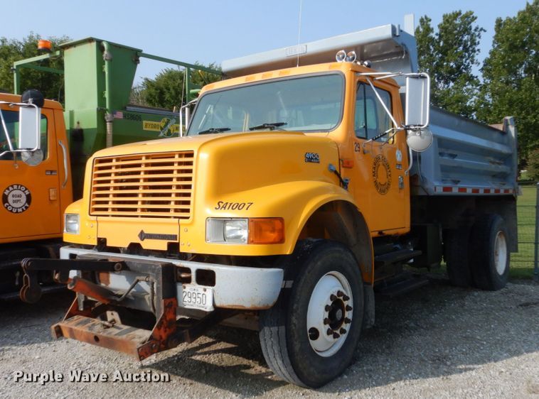 image for item HP9819 2000 International 4900  dump truck