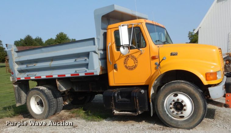 image for item HP9819 2000 International 4900  dump truck