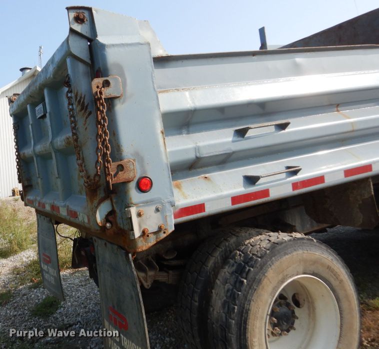 image for item HP9819 2000 International 4900  dump truck