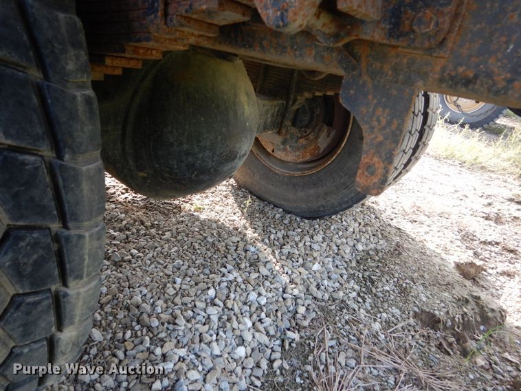 image for item HP9819 2000 International 4900  dump truck