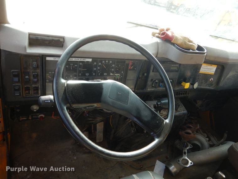 image for item HP9819 2000 International 4900  dump truck