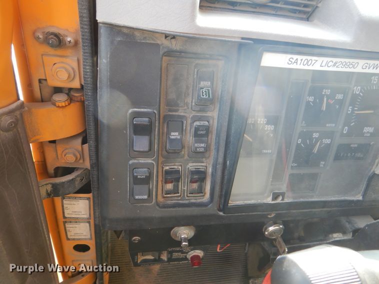 image for item HP9819 2000 International 4900  dump truck