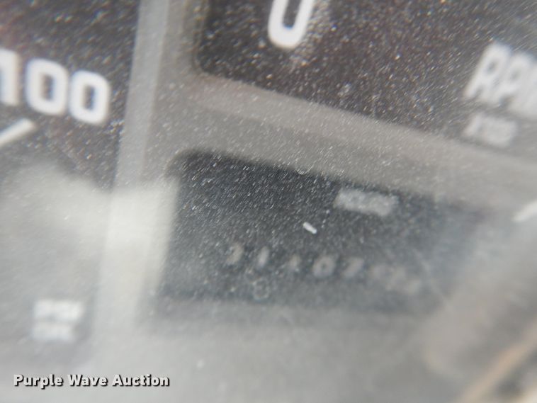 image for item HP9819 2000 International 4900  dump truck