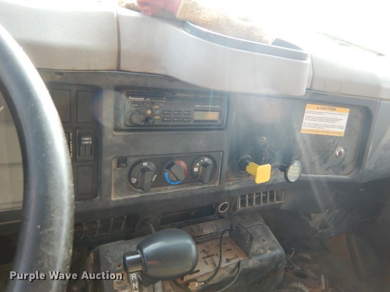 image for item HP9819 2000 International 4900  dump truck