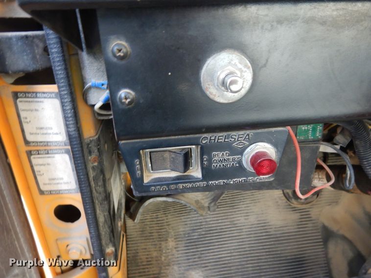 image for item HP9819 2000 International 4900  dump truck