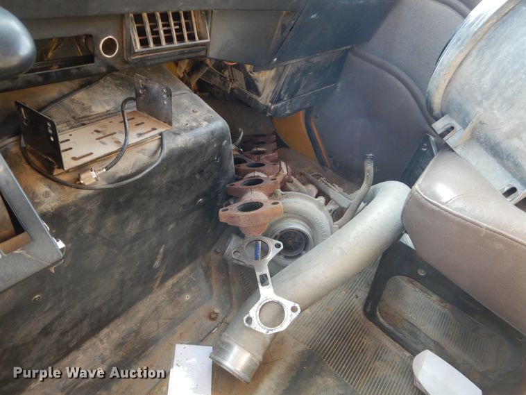 image for item HP9819 2000 International 4900  dump truck