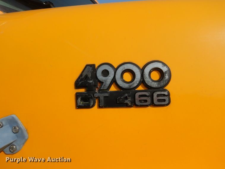 image for item HP9819 2000 International 4900  dump truck