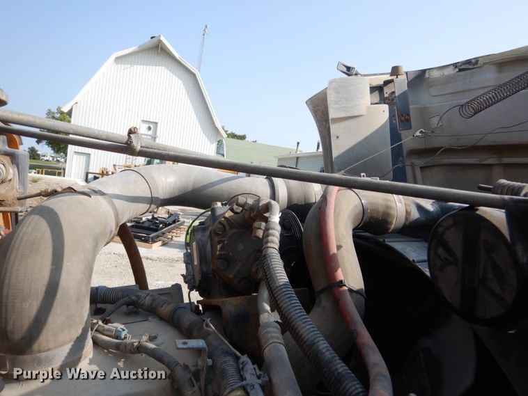 image for item HP9819 2000 International 4900  dump truck