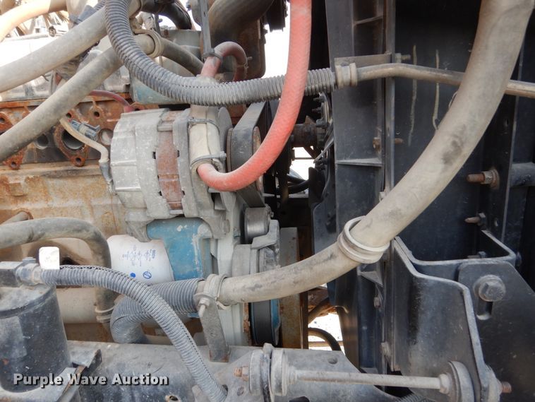 image for item HP9819 2000 International 4900  dump truck