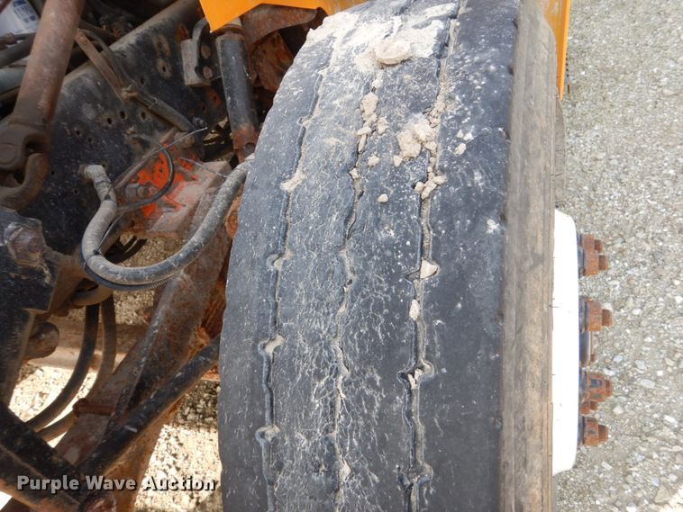 image for item HP9819 2000 International 4900  dump truck