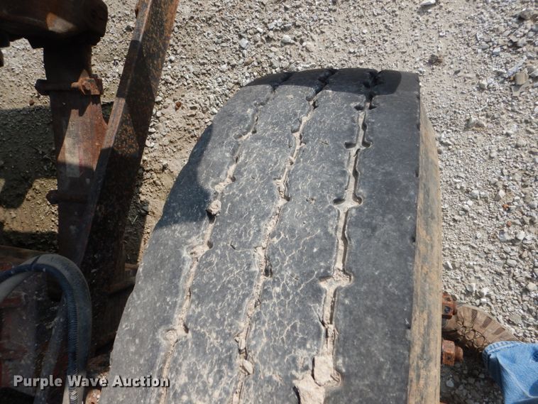 image for item HP9819 2000 International 4900  dump truck