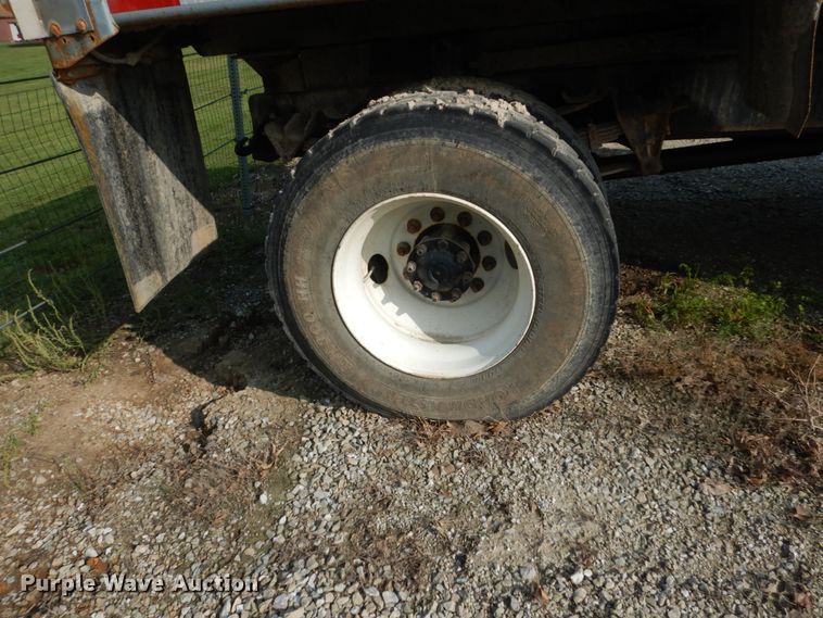 image for item HP9819 2000 International 4900  dump truck