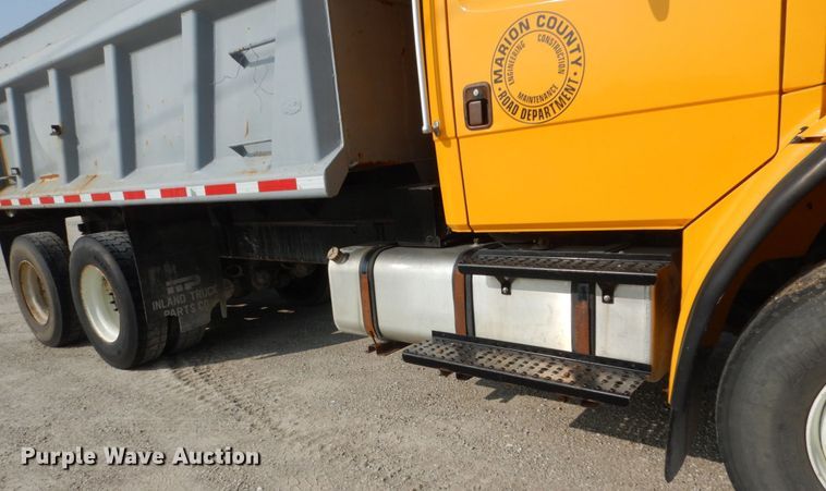 image for item HP9820 2001 Freightliner FL80  dump truck