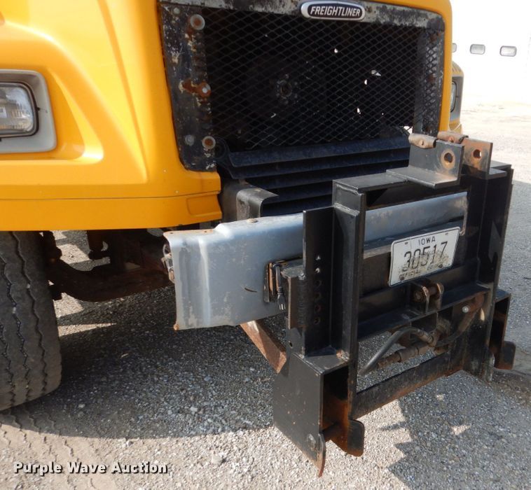 image for item HP9820 2001 Freightliner FL80  dump truck