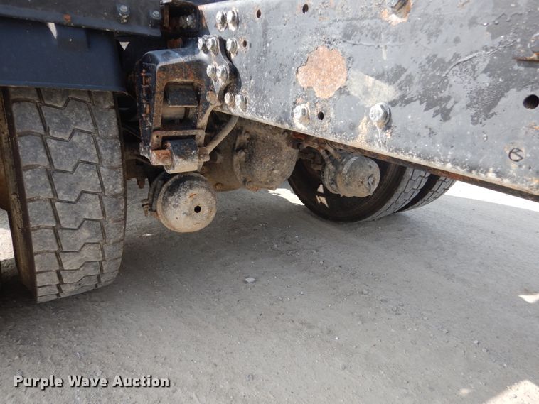 image for item HP9821 2000 Volvo VN  semi truck