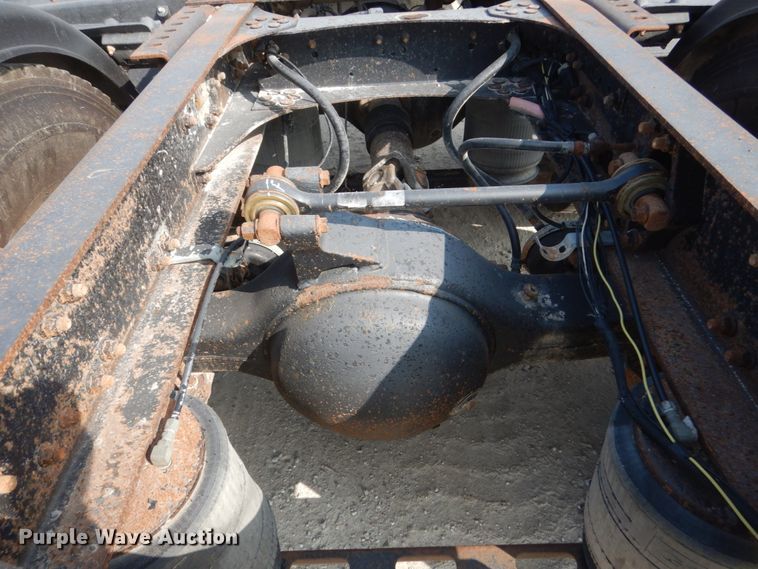 image for item HP9821 2000 Volvo VN  semi truck