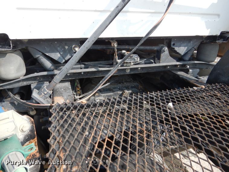 image for item HP9821 2000 Volvo VN  semi truck