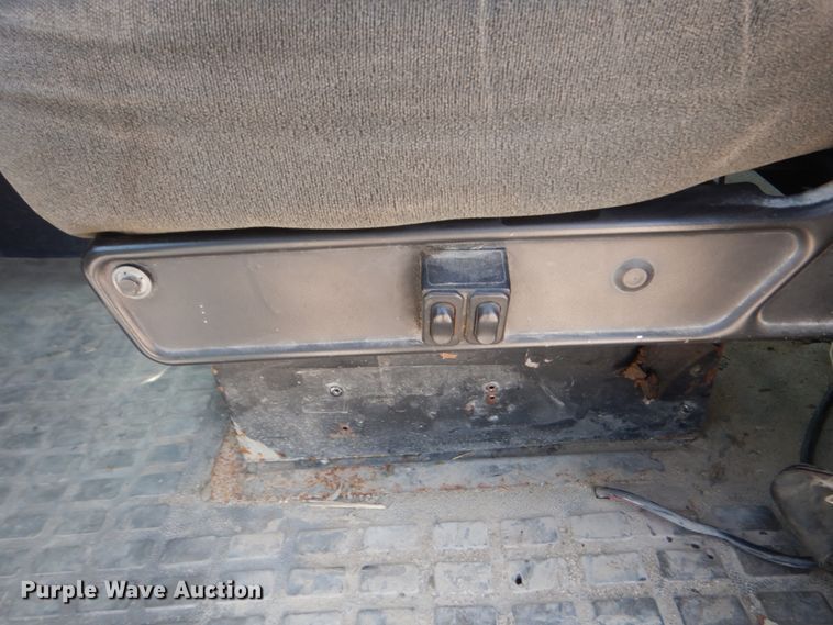 image for item HP9821 2000 Volvo VN  semi truck