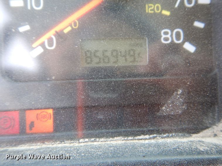 image for item HP9821 2000 Volvo VN  semi truck