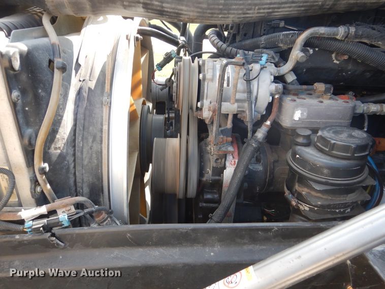 image for item HP9821 2000 Volvo VN  semi truck