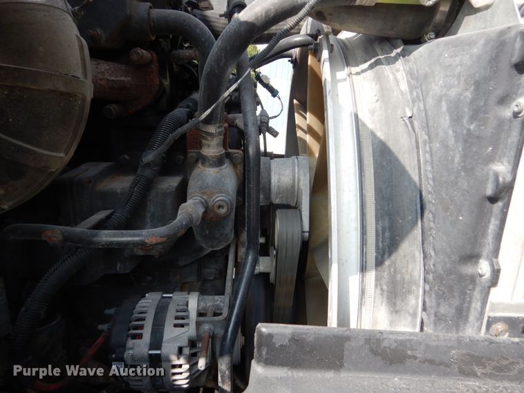 image for item HP9821 2000 Volvo VN  semi truck