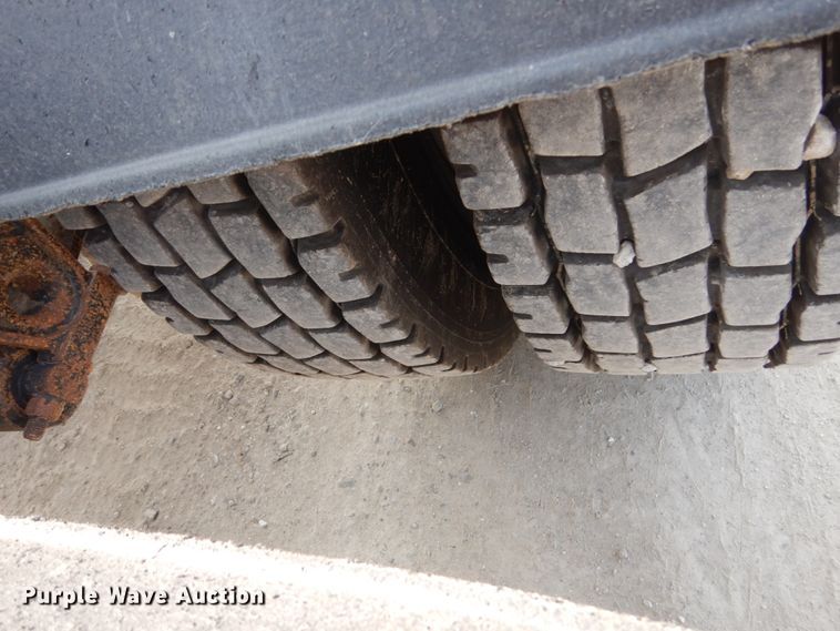 image for item HP9821 2000 Volvo VN  semi truck