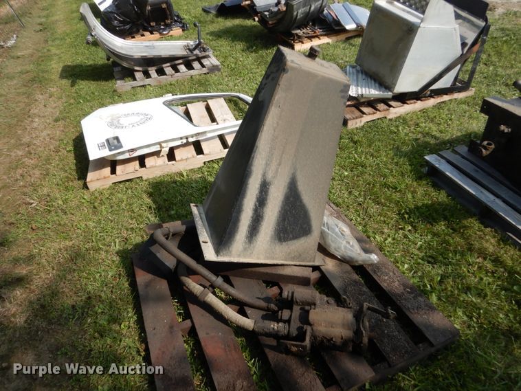 image for item HP9826 Hydraulic pumps and tanks