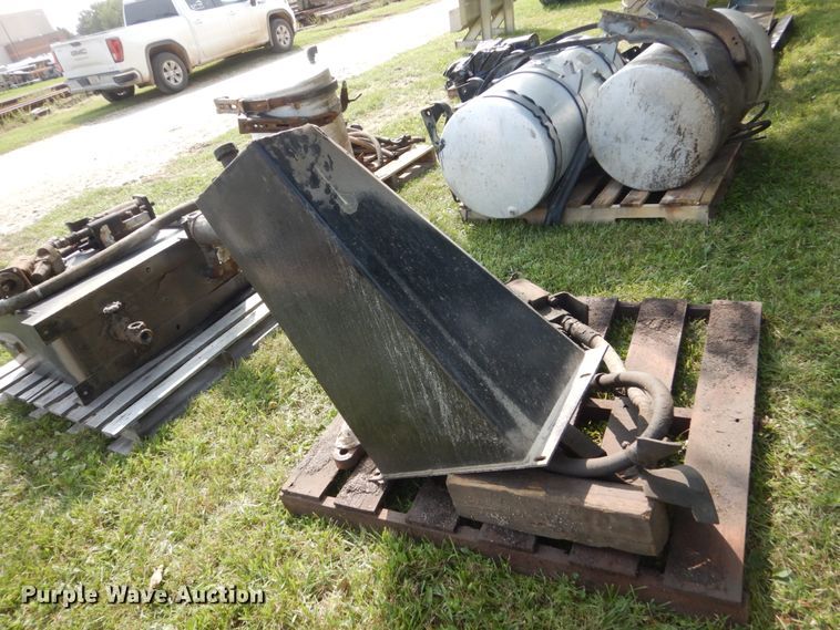 image for item HP9826 Hydraulic pumps and tanks