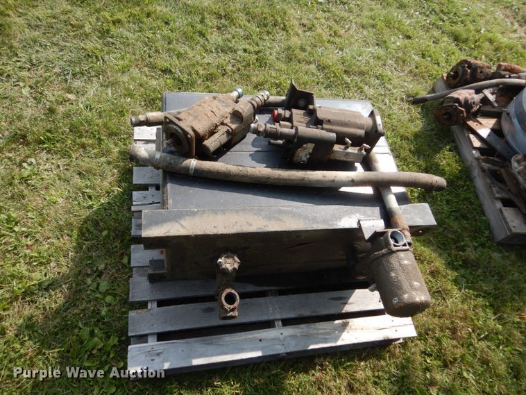 image for item HP9826 Hydraulic pumps and tanks