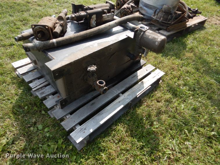 image for item HP9826 Hydraulic pumps and tanks