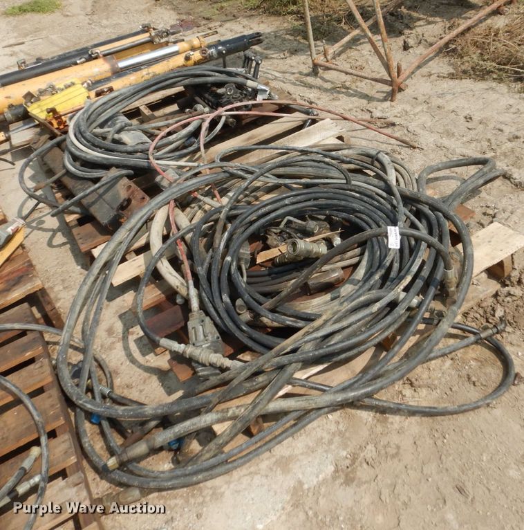 (7) hydraulic cylinders in Knoxville, IA Item HP9842 sold Purple Wave